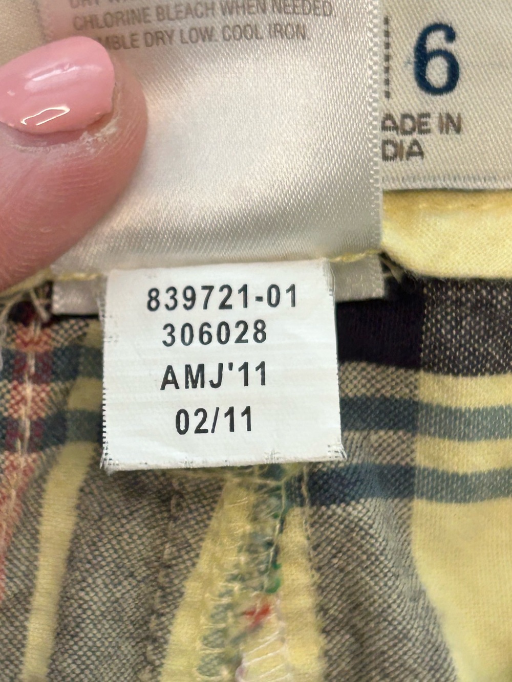 SOLD ***VTG Old Navy Y2K multicolored plaid patchwork madras mini skirt preppy - Picture 6 of 7